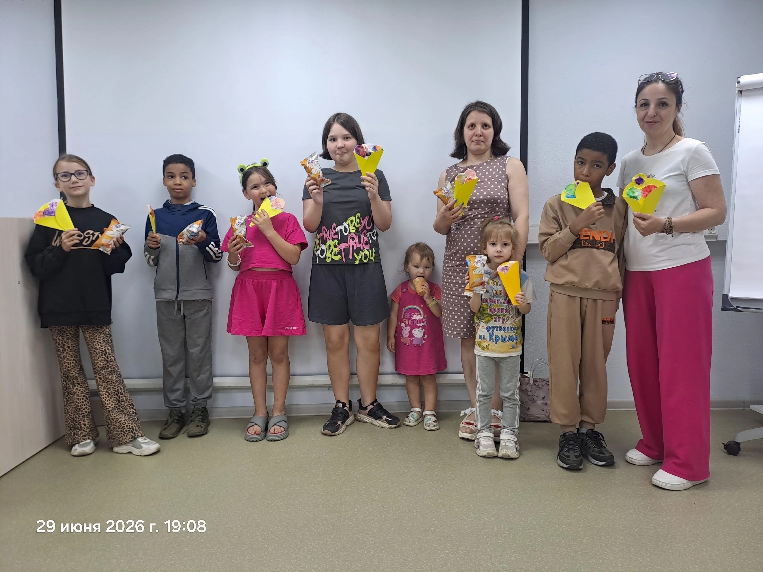 Дети и родители из Службы поддержки ребёнка в семье собрались вместе, чтобы поучаствовать во «Вкусном квизе»