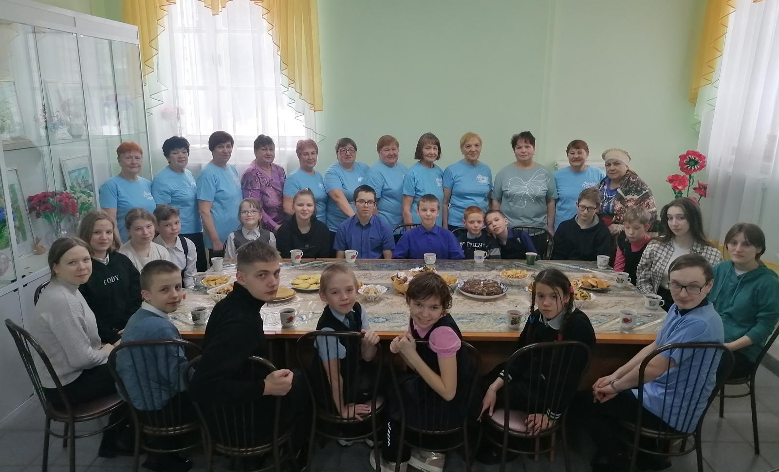 "Испекла нам бабушка"