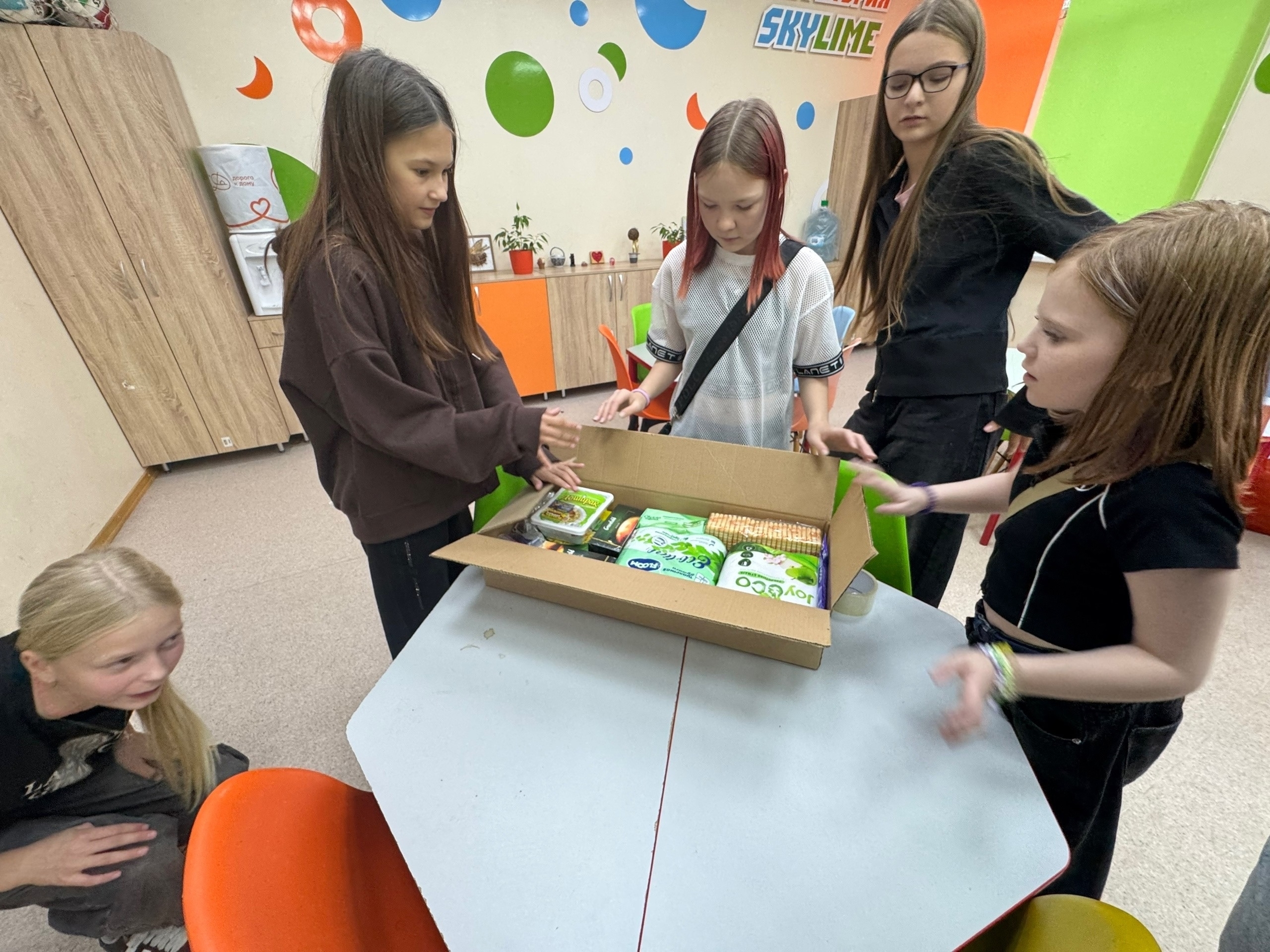 Ребята «Молодёжной парковки» собрали посылку для госпиталя