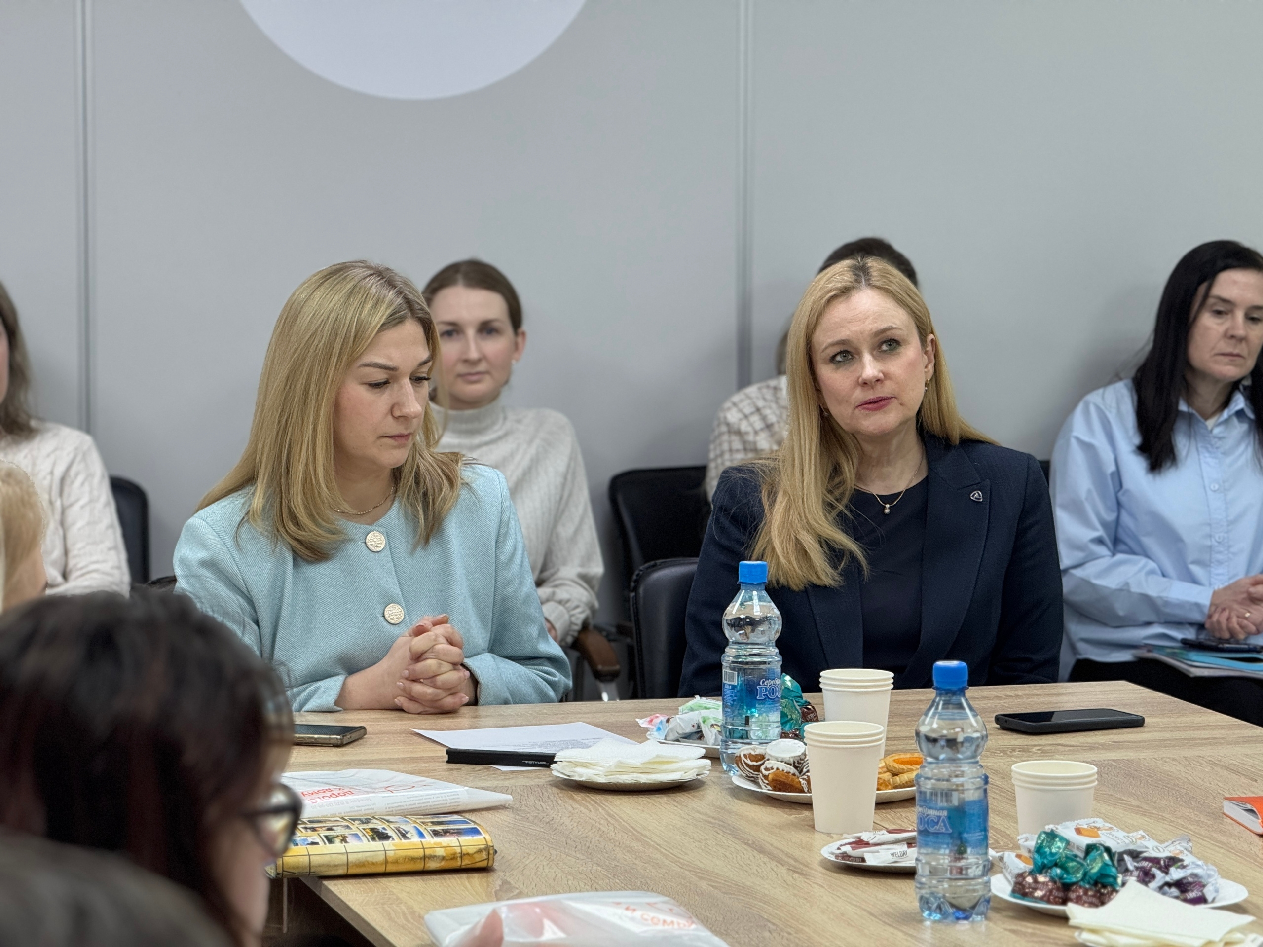 #прямо_сейчас В благотворительном фонде «Дорога к дому» проходит день открытых дверей для предпринимателей и руководителей организаций Череповца