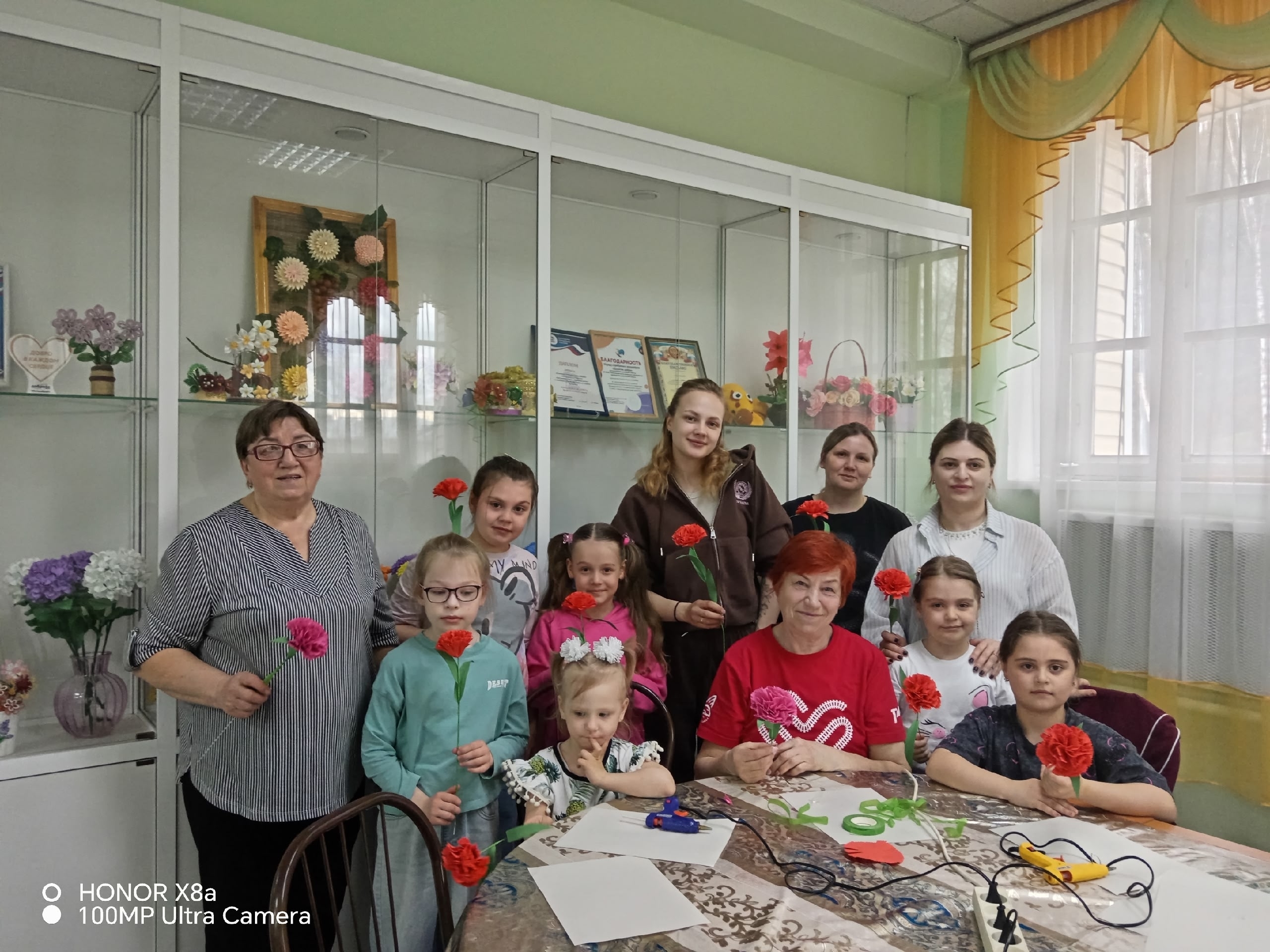 Красная гвоздика в память о подвигах